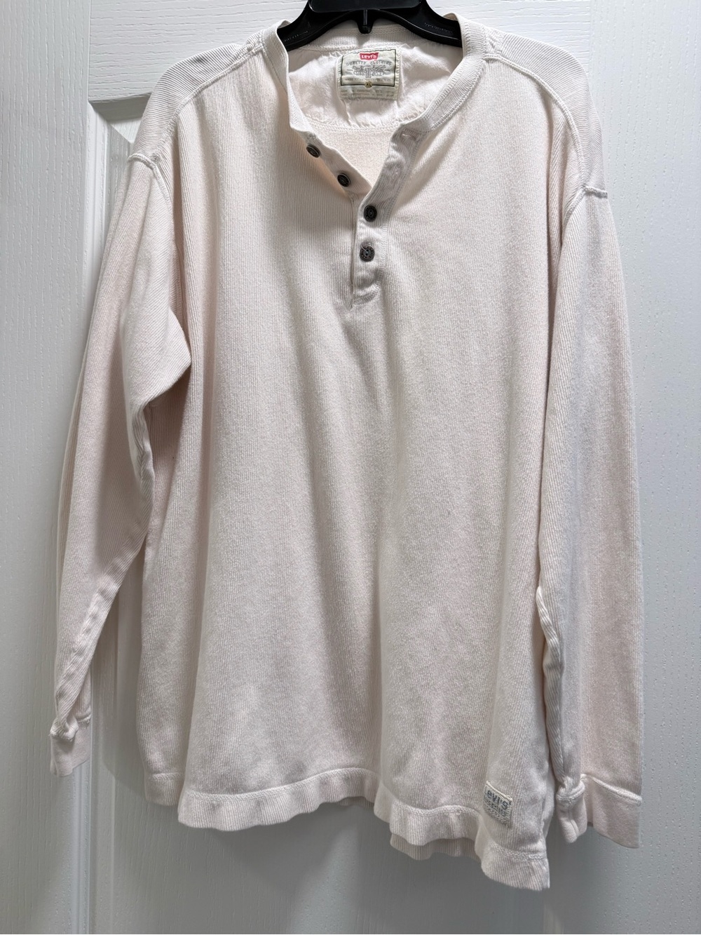Levi's Button Henley in Cream